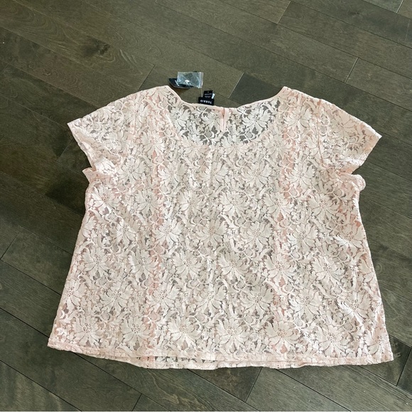 Torrid Size 1 Blush Short Sleeve Lace Top Cut Out Detailing NWT - Picture 6 of 9